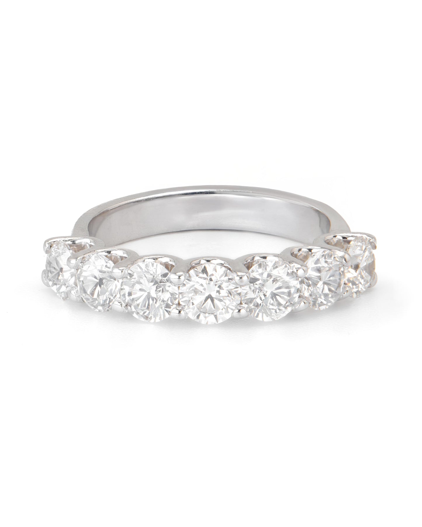 Round Diamond Shared Prong Band