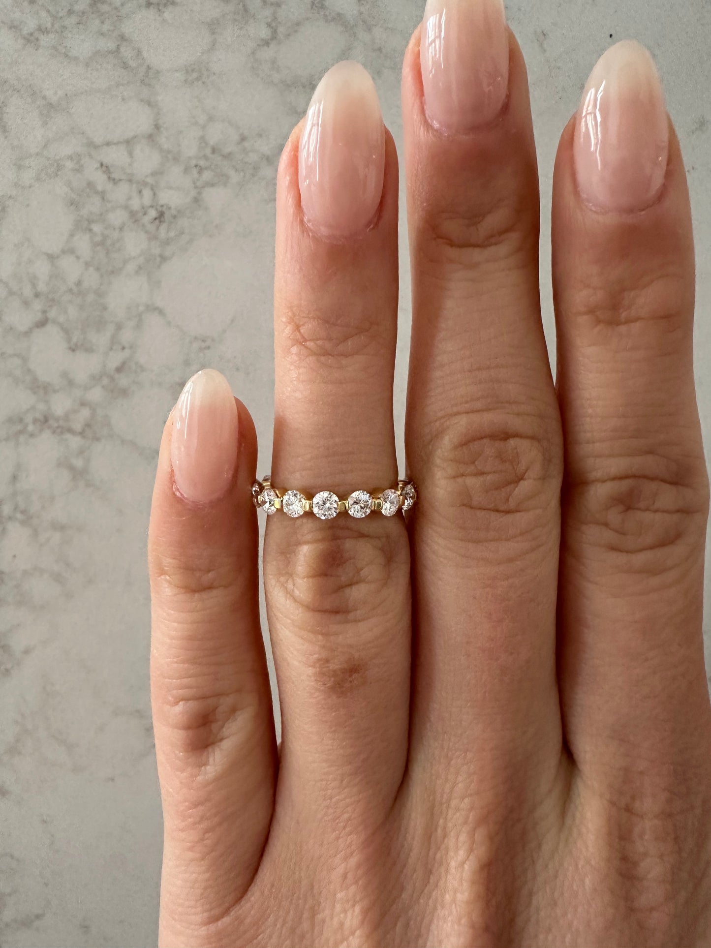 Round Diamond Single Prong Band