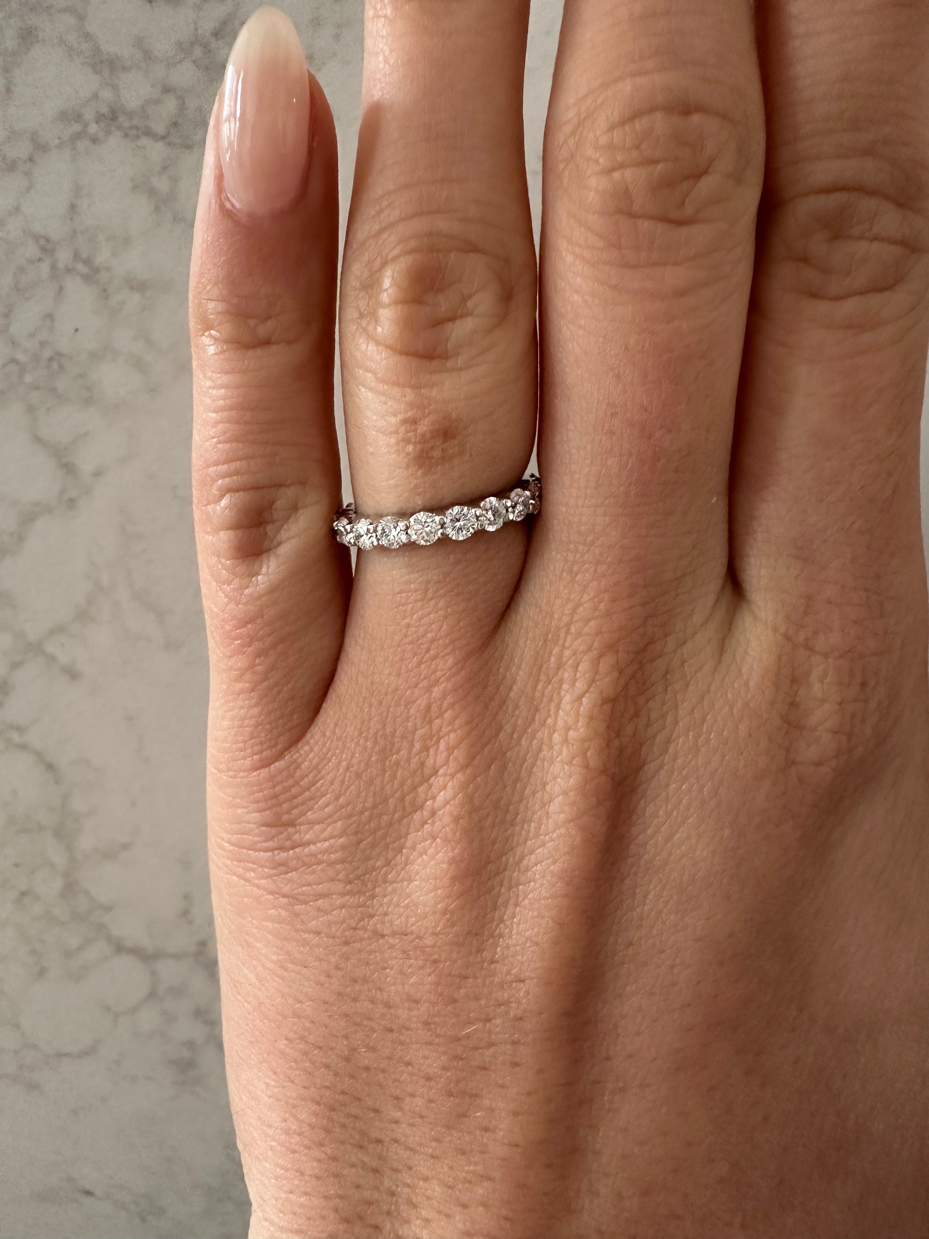 Round Diamond Shared Prong Band