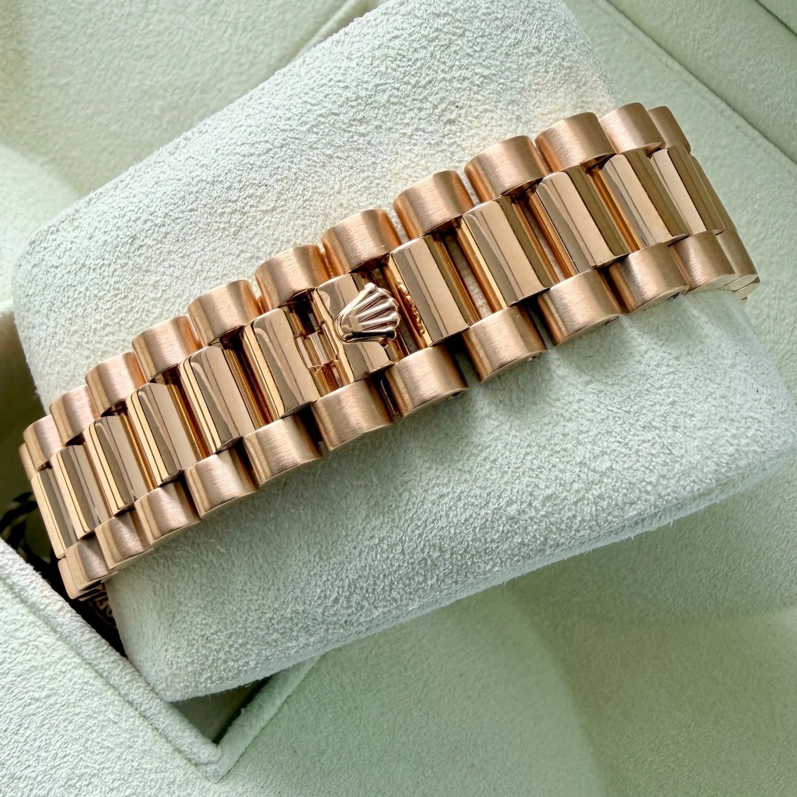 Rolex President 18k Yellow Gold - Mother Pearl Dial